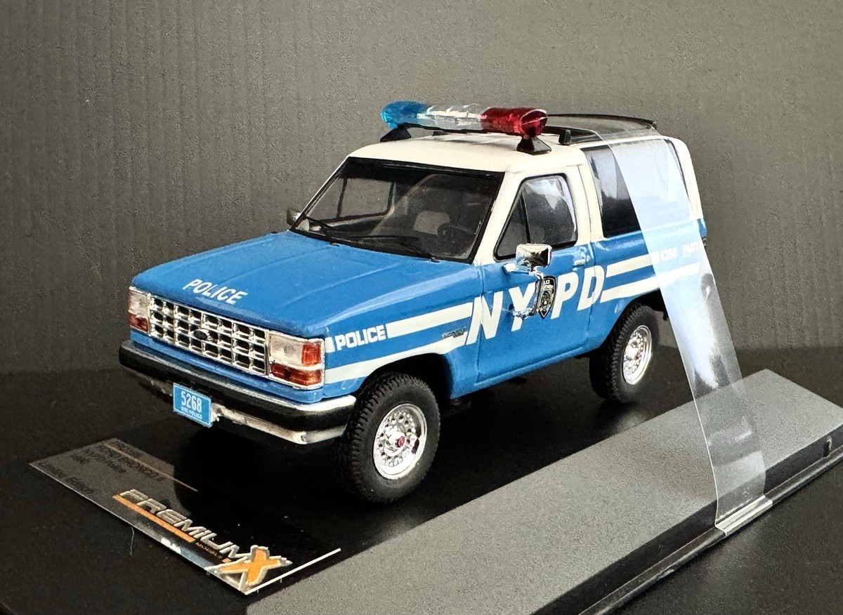 1990 Ford Bronco II NYPD New York Police Department 1/43 Ixo