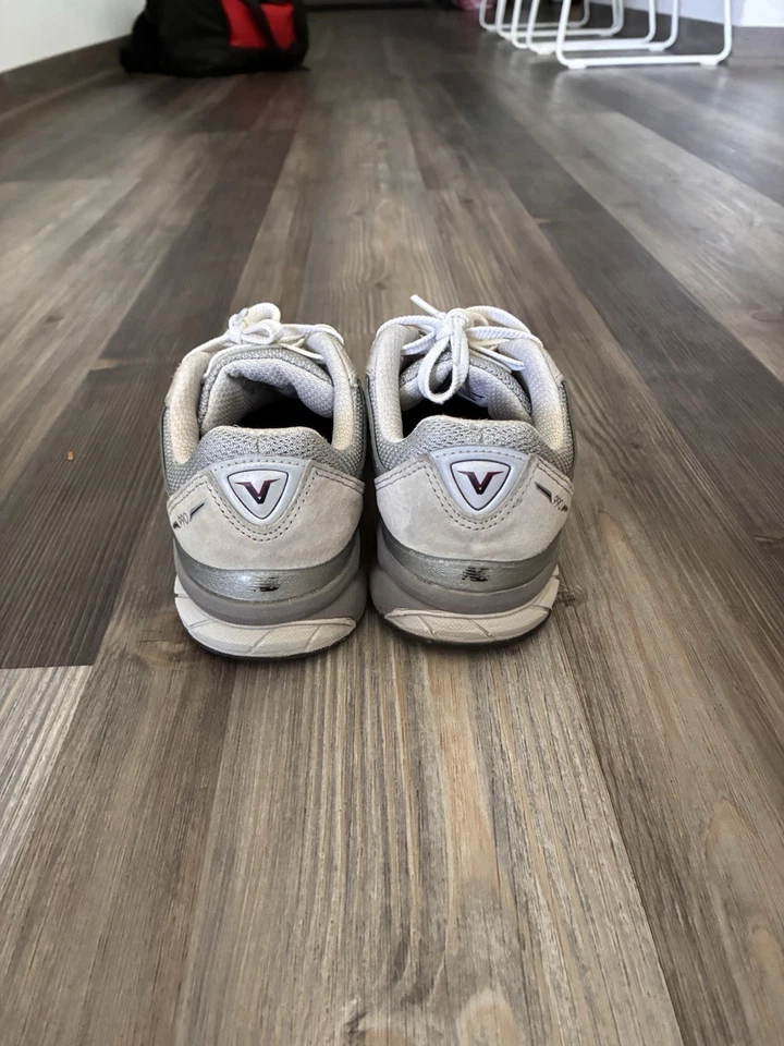 Zapatos deportivos New Balance gris y blanco talla 2 Foto 3 de 4