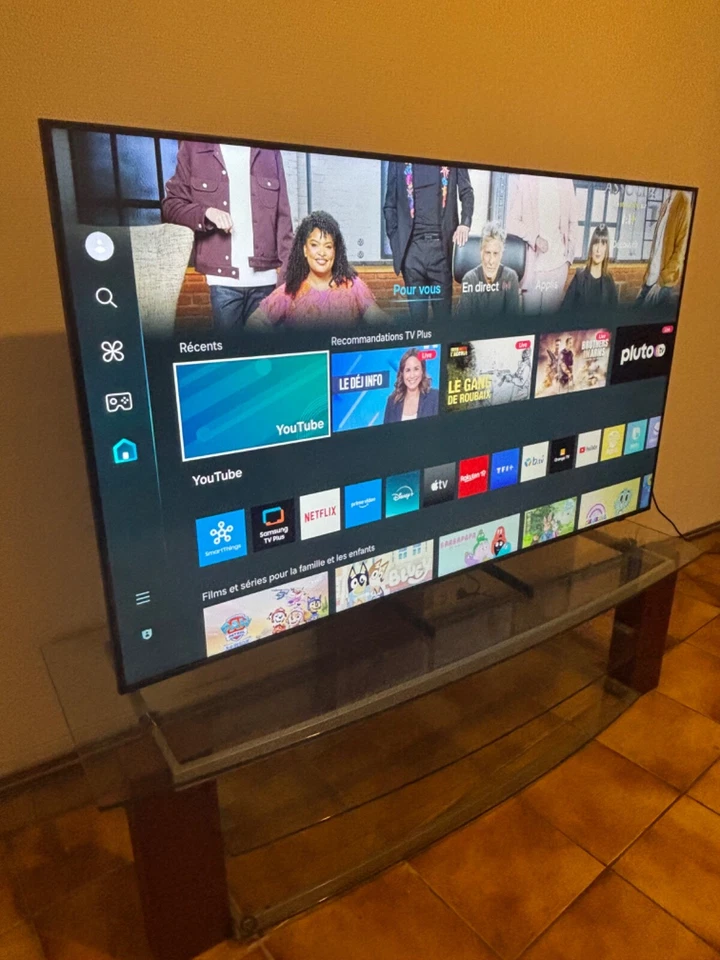 télévision samsung 4k 2024 aucune rayur visible possible envoie prix négociable - Photo 2/3