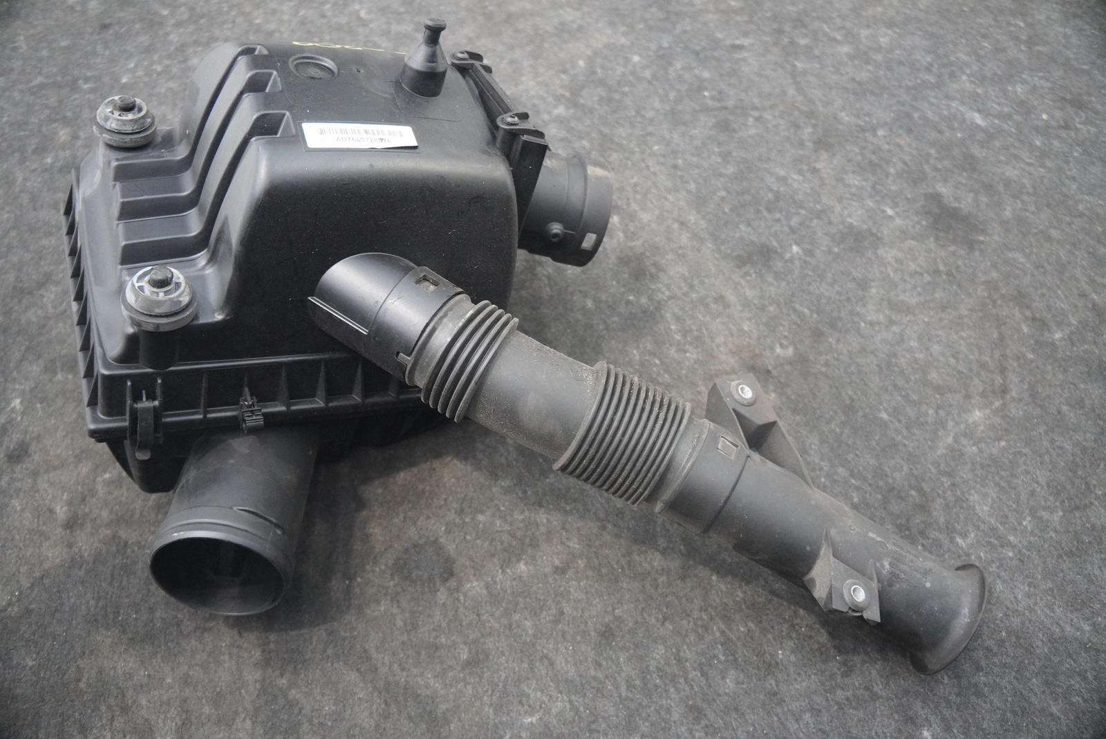 Air Cleaner Filter Box Intake Silencer Duct 13717640728 OEM BMW i8 2014-20