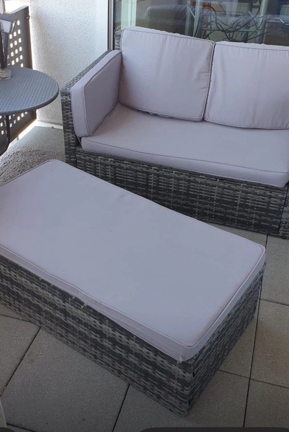 Stilvolle OUTDOOR LOUNGE GARNITUR günstig Abzugeben ! Erst 1.5 Jahre „alt“!!