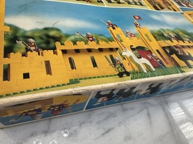 VINTAGE LEGO YELLOW CASTLE 375 PARTS UNOPENED MIB RETIRED SET BOXED 1978 TVE