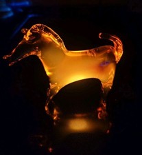 De colección Vikingo/Arco Iris? Vidrio Ámbar Caballo Color Miel Soplado a Mano Fuego Resplandor