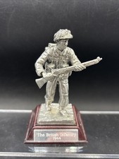 BRITISH INFANTRY 1944 3.5" English Pewter Figurine ROYAL HAMPSHIRE Wooden Plinth
