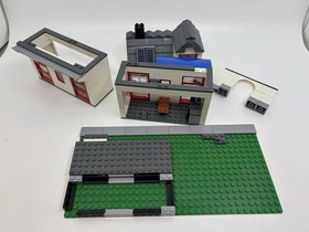 Lego City House 8403 Incomplete Missing Pieces