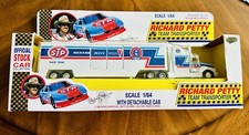 Official Stock Car 1/64 Scale Richard Petty Team Transporter 1992 Nascar Haule