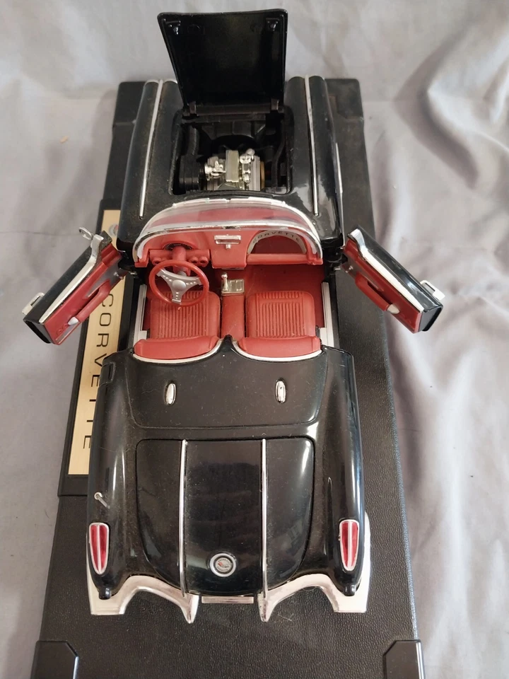 1958 Black Chevrolet Corvette Convertible 1:18 Metal Diecast Car  Plastic Stand - Image 3 of 4