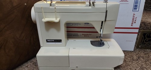 VINTAGE NECCHI SEWING MACHINE MODEL 535FA - Picture 3 of 7