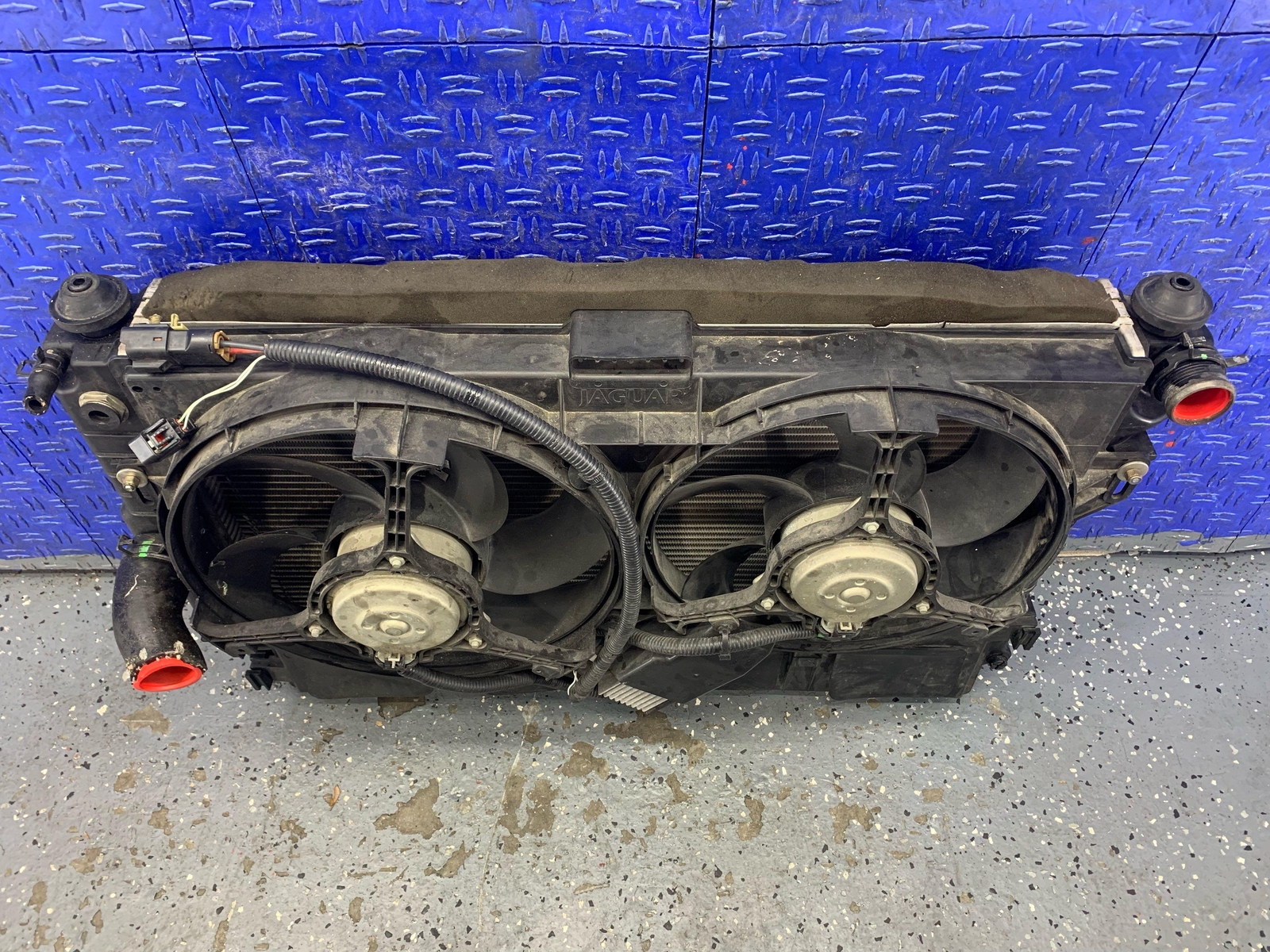 2006-2018 ASTON MARTIN VANTAGE V8 4.3L RADIATOR CONDESNSOR COOLING FAN SET OEM