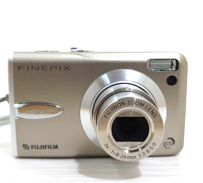Fujifilm FinePix F30 コンパクトデジタルカメラ Fujifilm FinePix F30 F Series 6.3MP 3x Zoom Compact Digital Camera