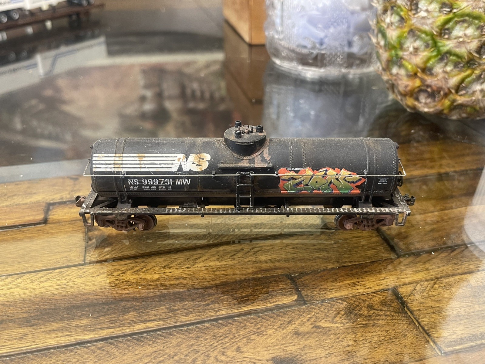 Walthers Trainline 931-1447 HO Tank Car Norfolk Southern NS Weathered