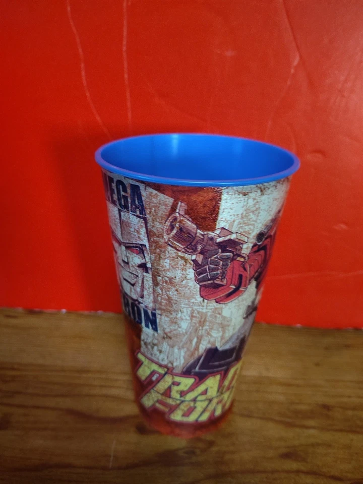 Copo plástico Transformers 32 onças - Imagem 2 de 4