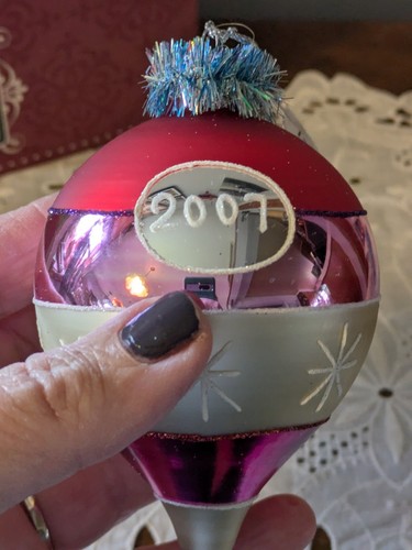 Dept 56 Snowbabies "Don't Open Till Christmas" penquin extra ornament 2007 - Picture 9 of 13