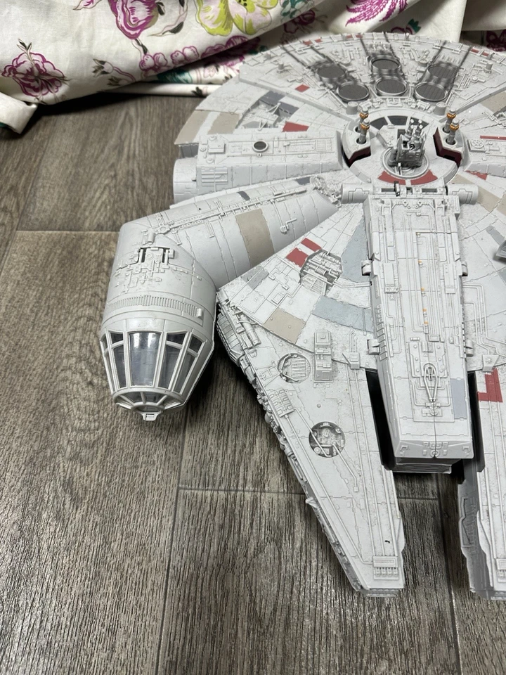 STAR WARS NEW FORCE AWAKENS BATTLE ACTION MILLENNIUM FALCON - 53 x 40cm - Image 3 of 4