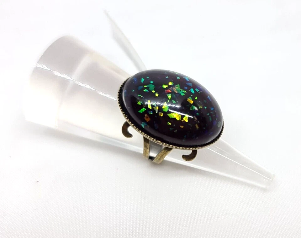 Anillo ajustable para mujer Michal Negrin tonos verde profundo. Foto 4 de 4