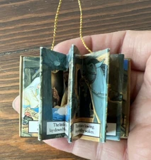 Miniature Away in a Manger Pop Up Book Ornament Tom Newsom Penguin 1994 Vintage