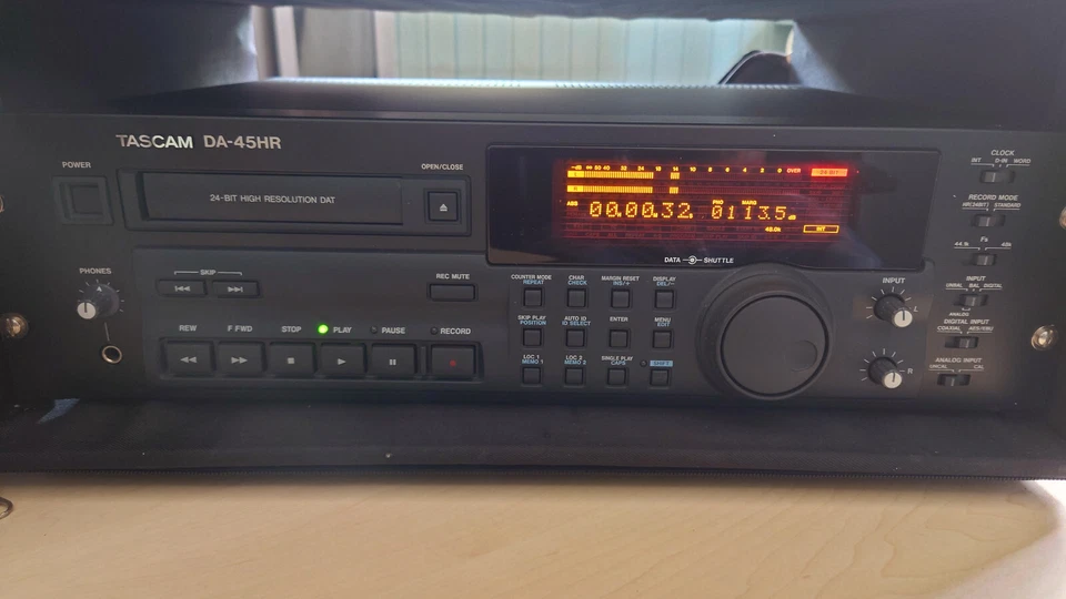 TASCAM DA-45HR DAT-Recorder 24bit/96kHz B483mm, H151mm, T368mm, 8,3kg