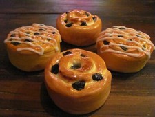 FAKE ARTIFICIAL STICKY BUNS