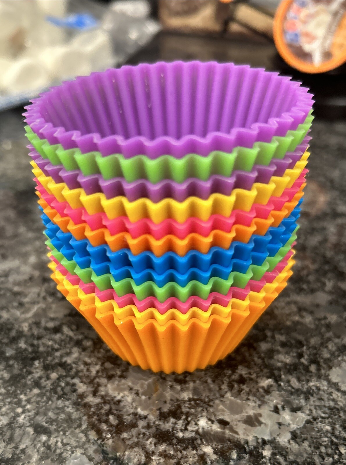 AmazonBasics 12-Pack Reusable Silicone Baking Cups for Baking and Cooking