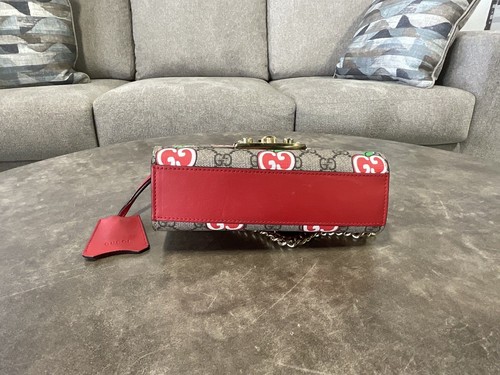 GUCCI - GG Supreme Borsa a tracolla con lucchetto APPLE 409487 - Foto 5 di 12