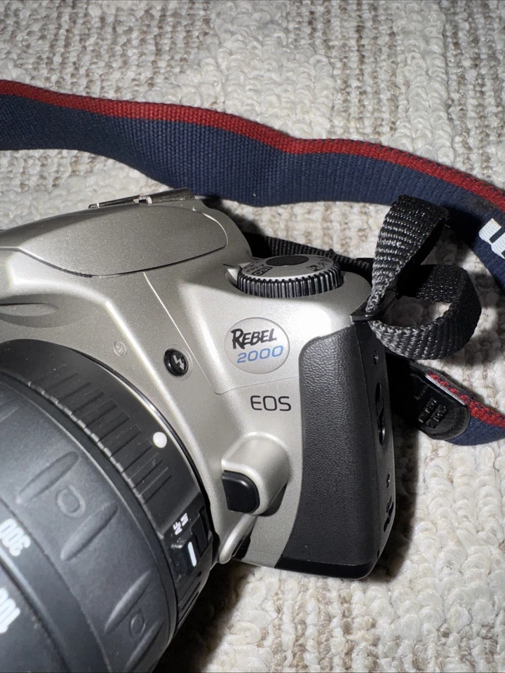 Paquete de cámara Canon Rebel 2000 Eos Foto 3 de 4