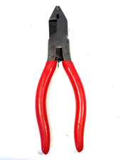 Mac Tools 8 Red Grip Linesmans Pliers With Double Cut Teeth And Cutter P301721 Mac Tools 8 Red Grip Linesmans Pliers With Double Cut Teeth And Cutter P301721