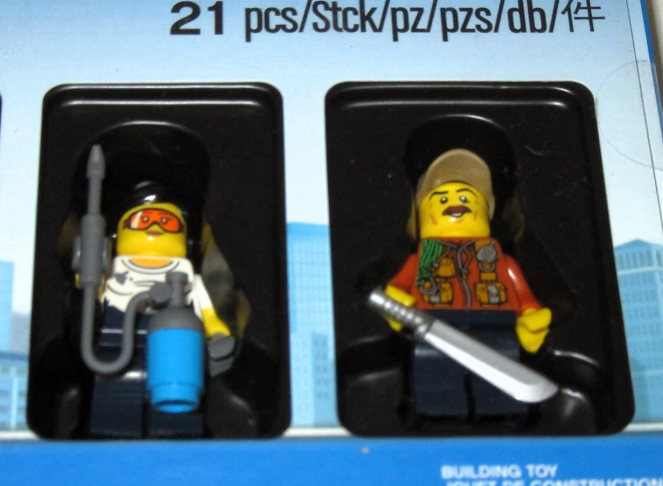 Lego 5004940 & 5004941 MiniFigure Set Toys R Us LIMITED EDITION ~ NEW Sealed - Image 4 of 4