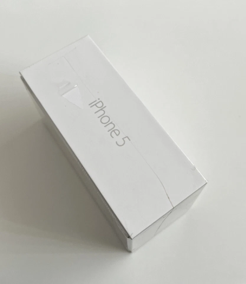 New Sealed Old Stock Apple iPhone 16gb 5th Generation White Rare iOS 6 - Image 2 of 4