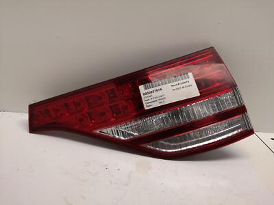 Toyota Estima MK3 2006 - 2014 Rechte Rückleuchte Innen Rot Typ 37574