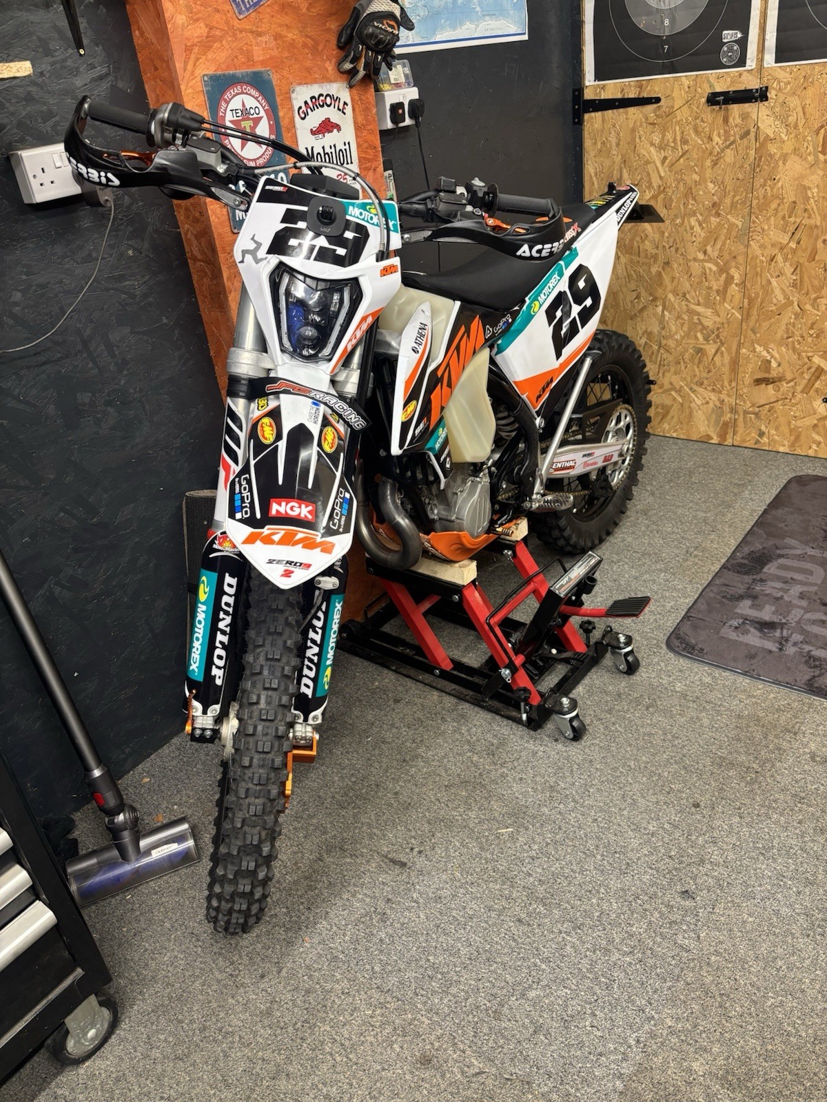 Picture 1 of 19