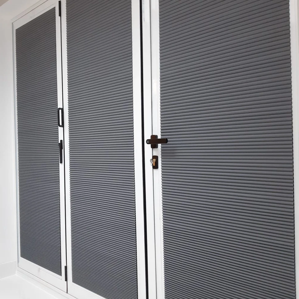 BLACKOUT Frameless and easy to fit PLEATED BLINDS for bi-fold door Honeycomb - Image 3 of 4