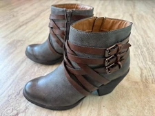 EuroSoft Sofft Phoebe Gray Faux Leather Stacked Heel Boots, Size: 8M, EUC