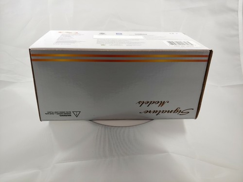 NIB SIGNATURE MODELS LIMITED - SCALE MODEL CARS - 1932 Chrysler LeBaron - Picture 8 of 12