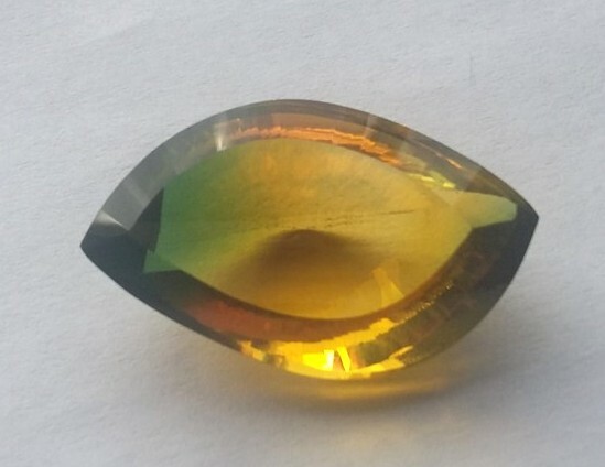 Quartz bicolore naturel 49.43 CT pierre taillée VVS pour création bijou