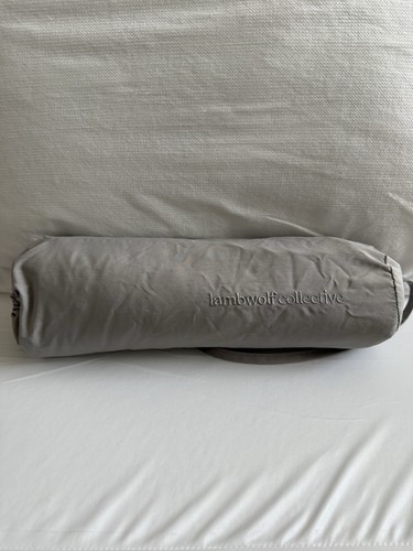 Lambwolf Collective Mauve leichte Hunde Reisematte Größe Small NEU