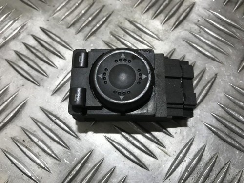 Volkswagen Passat 2000 Wing mirror control switch (Exterior Mirror #384745-33