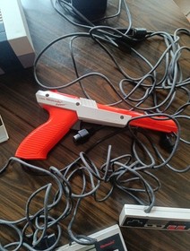Console Nintendo Nes 2 Manettes Un Zapper Jeu Duck Hunt Notices