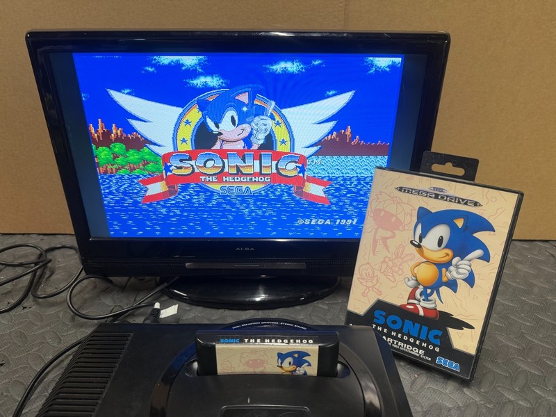 Sonic the Hedgehog Sega Mega Drive Game Complete - Tested & Working