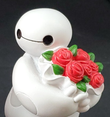 Baymax Hugs with Flowers Mini Figure Big Hero 6 Showcase      NEW  in BOX  MINT