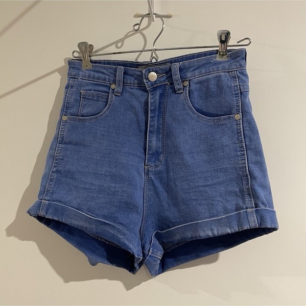 Ava & Ever  Women’s High Waisted Denim Shorts Button 5-Pocket Size 8 Blue