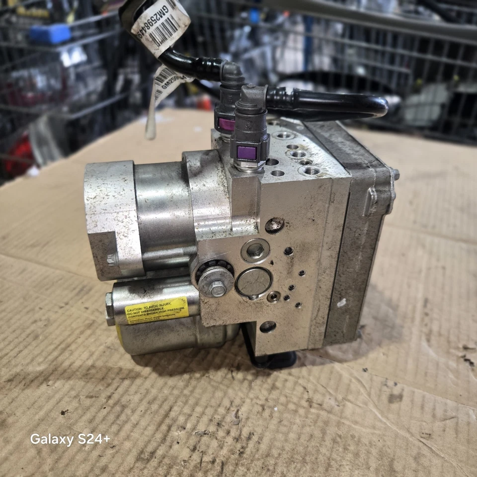 Chevrolet Volt 2011-2015 bomba abs y módulo 22877029 OEM. Foto 2 de 4