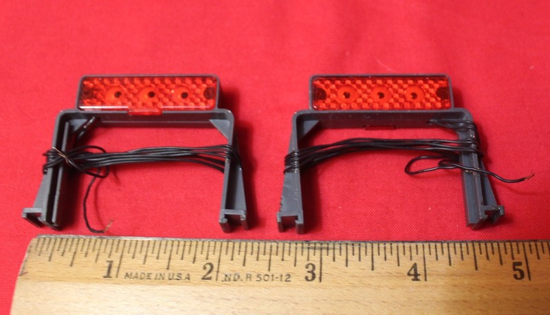 End of Track Block & Flashing Red Signal - 2 Lot Tested Working - HO Scale