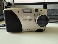 Kodak DC215 Zoom Digital Camera With 32 MB Picture Card - Working Nice