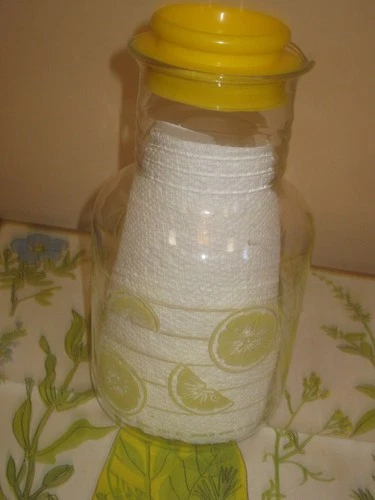 Vintage PYREX Lemonade Pitcher 48 oz Made in USA with lid