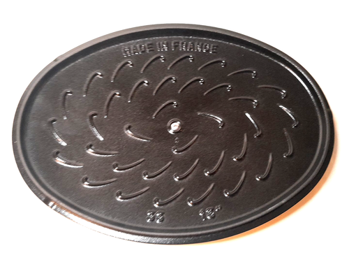 NEW Staub Covered Oval Dish Fish Drawing 13" Two-Handed Cast Iron Pot 3qt 40501- - Picture 9 of 11