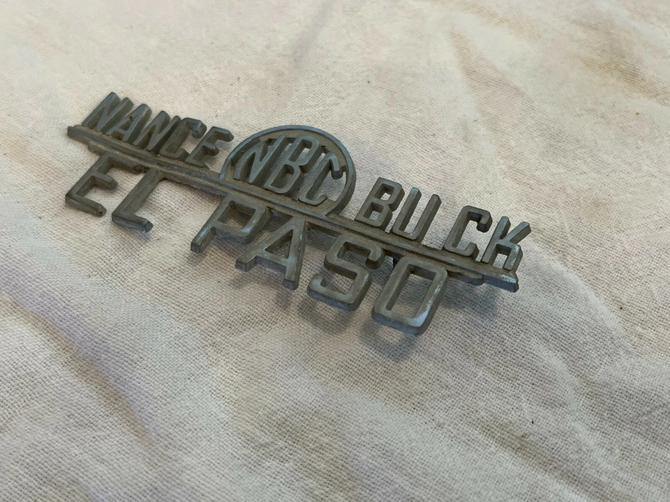 Concesionario Dodge Nance Buck Mopar **Cerrado** El Paso, Texas Metal Ornamento Maletero Foto 2 de 4