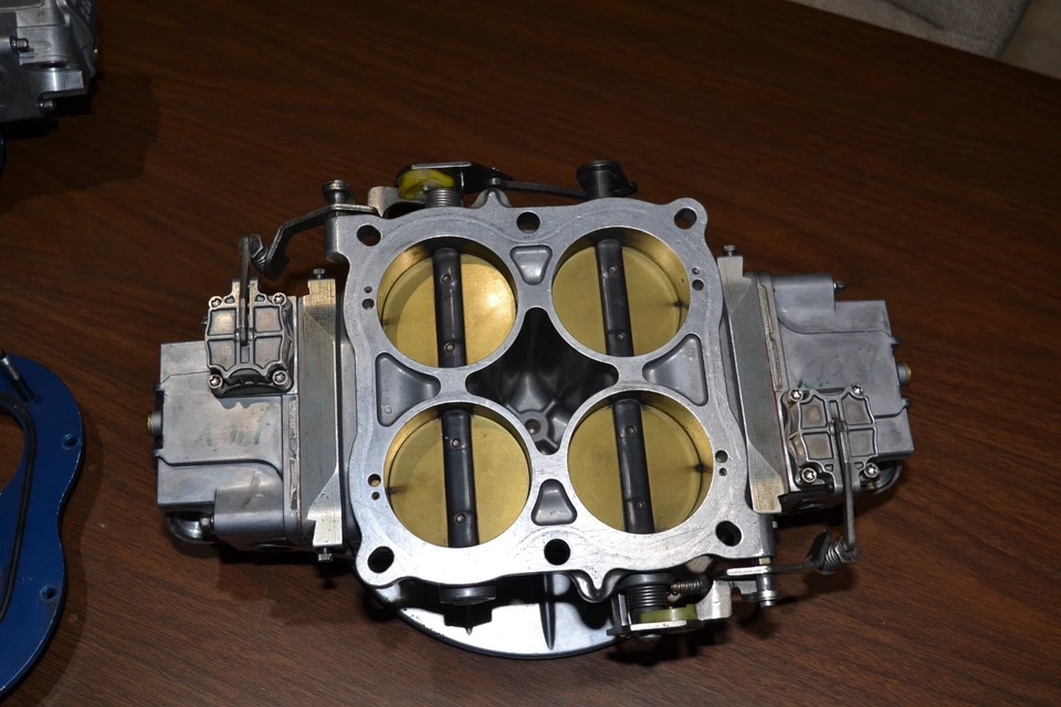 Braswell 2.325 孔,4 个电路 Pro 库存碳水化合物 - Warren Johnson — 第 3/4 张图片