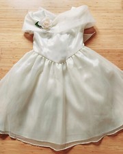 New without Tag Beautiful Wedding Flower Girl Ivory Dress size 4. Made in US.