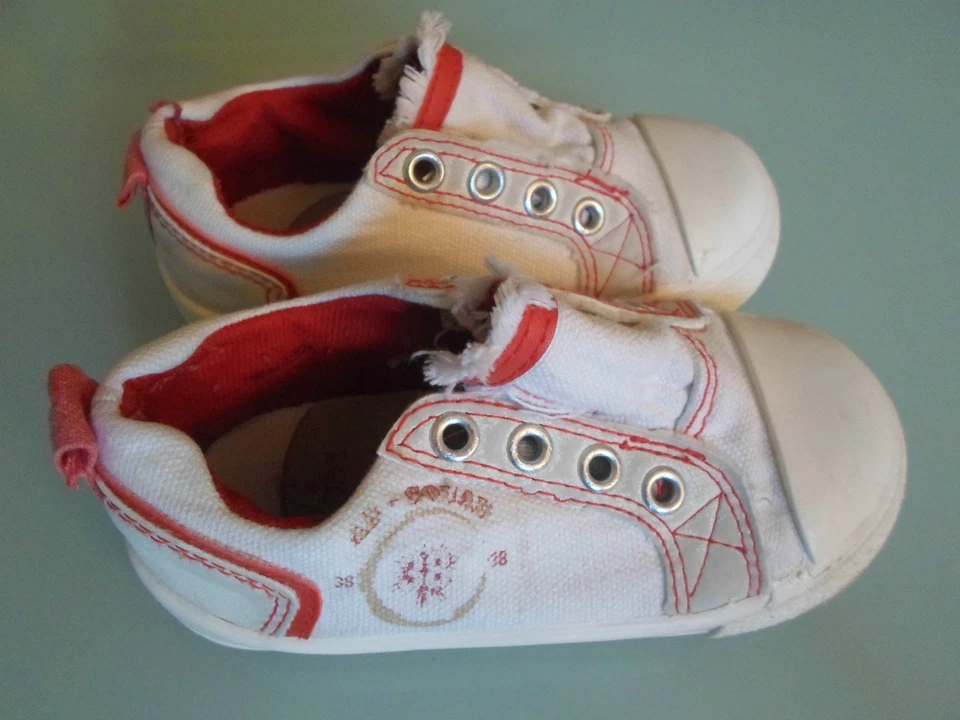 Entrenadores múltiples blancos Adams para niños talla 6 Foto 2 de 4