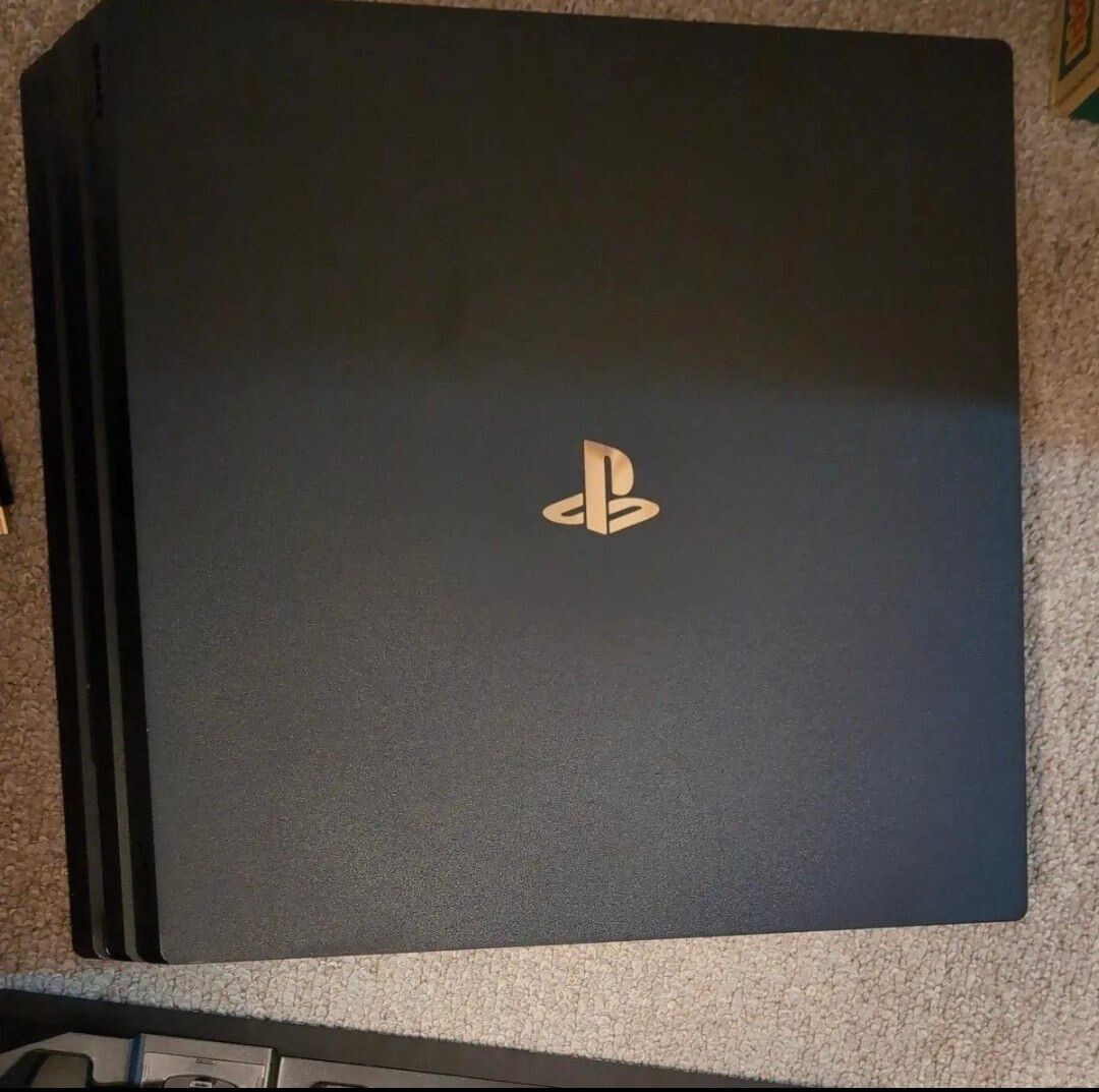 PlayStation4 Pro CUH－7000BB01ブラック 1TB Amazon.co.jp: PlayStation 4 Pro ジェット・ブラック 1TB (CUH